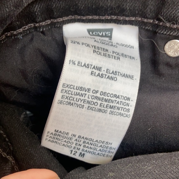 Levi’s Cutout Jeans - Picture 6 of 6